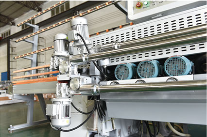 The use of abrasive products in glass processing